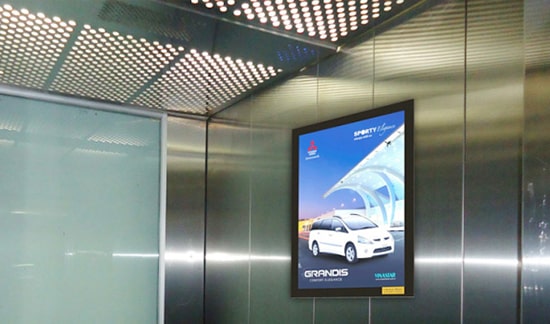 quảng cáo màn hình lcd trong thang máy